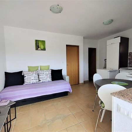 Apartman Kristina Vrbnik Exterior foto